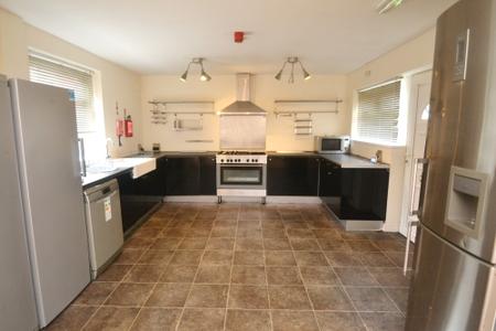 7 bedroom End of terrace house to let in Whitby Avenue, Fallowfield, Manchester, M14