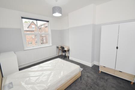 4 bedroom Terraced House to let in Kedleston Avenue, Manchester, M14