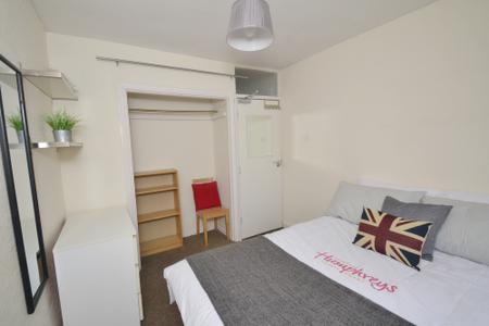 5 bedroom Semi-detached house to let in Edgeworth Drive, Fallowfield, Manchester, M14