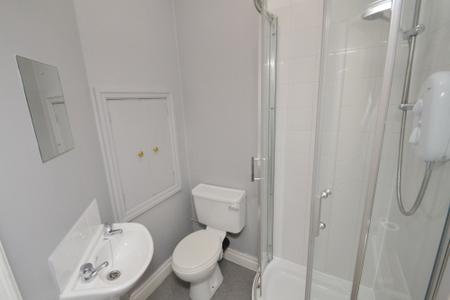 6 bedroom Semi-detached house to let in Birchfields Road, Fallowfield, Manchester, M13