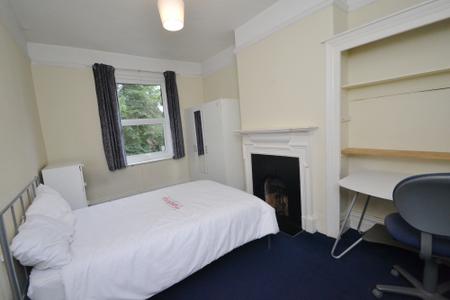 6 bedroom Semi-detached house to let in Birchfields Road, Fallowfield, Manchester, M13