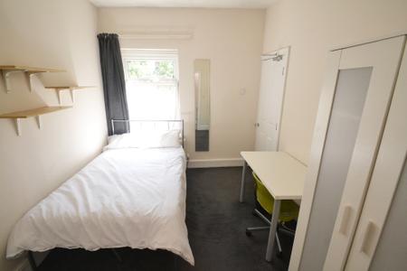 4 bedroom Terraced House to let in Whitby Road, Fallowfield, Manchester, M14