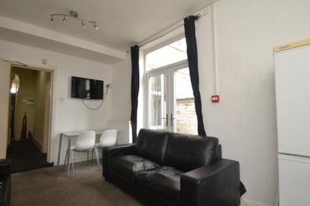 6 bedroom Terraced House to let in Latchmere Road, Fallowfield, Manchester, M14