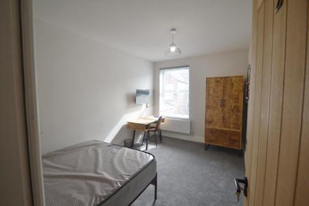 6 bedroom Terraced House to let in Rusholme Place, Rusholme, Manchester, M14