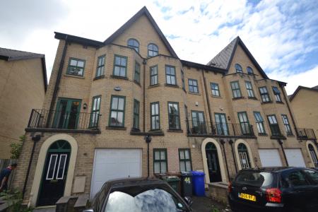 4 bedroom Semi-detached house to let in Denison Road, Manchester, M14