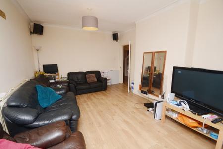 6 bedroom Semi-detached house to let in Egerton Road, Manchester, M14