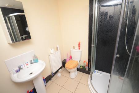 6 bedroom Semi-detached house to let in Egerton Road, Manchester, M14