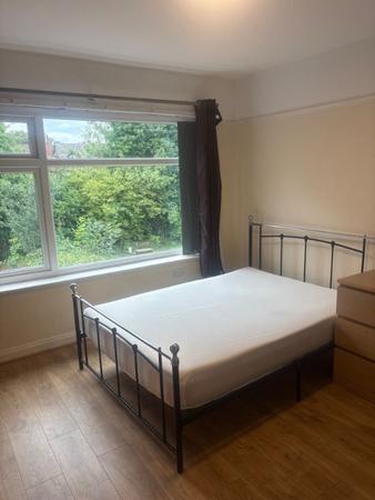 6 bedroom Semi-detached house to let in Egerton Road, Manchester, M14