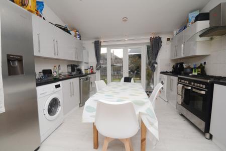 6 bedroom Semi-detached house to let in Egerton Road, Manchester, M14