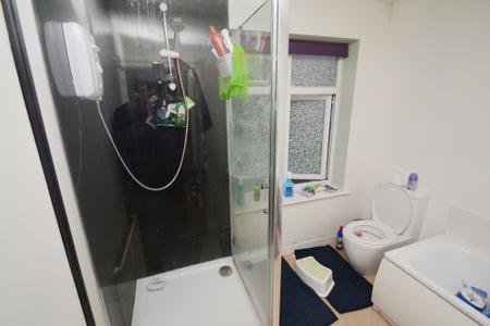 6 bedroom Semi-detached house to let in Egerton Road, Manchester, M14