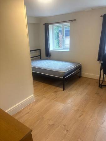 6 bedroom Semi-detached house to let in Egerton Road, Manchester, M14