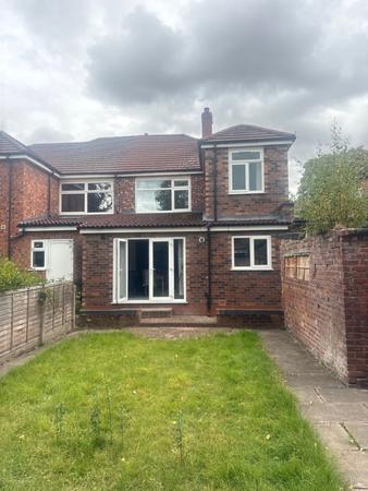 6 bedroom Semi-detached house to let in Egerton Road, Manchester, M14