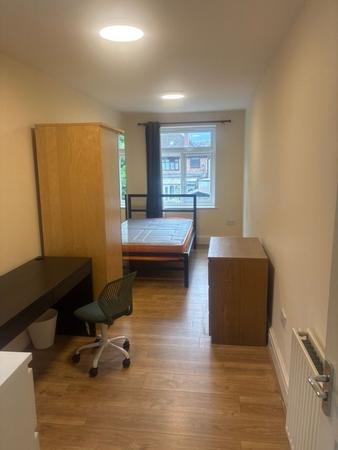 6 bedroom Semi-detached house to let in Egerton Road, Manchester, M14
