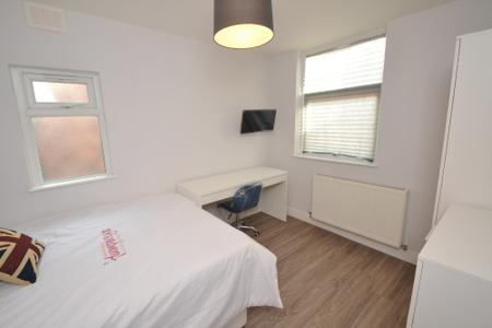 5 bedroom Terraced House to let in Moseley Road, Fallowfield, Manchester, M14