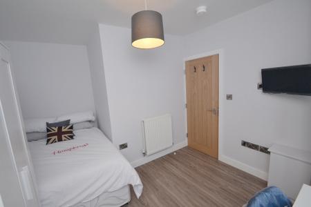 5 bedroom Terraced House to let in Moseley Road, Fallowfield, Manchester, M14