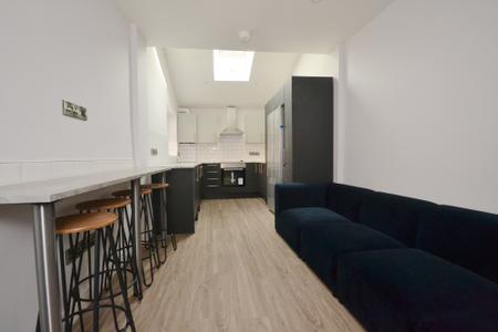 5 bedroom Terraced House to let in Moseley Road, Fallowfield, Manchester, M14