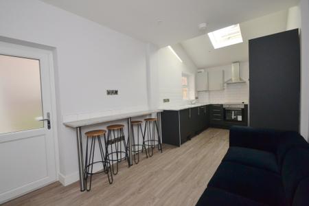 5 bedroom Terraced House to let in Moseley Road, Fallowfield, Manchester, M14