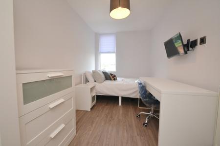 5 bedroom Terraced House to let in Moseley Road, Fallowfield, Manchester, M14