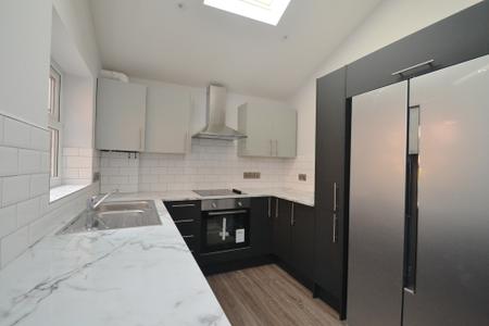 5 bedroom Terraced House to let in Moseley Road, Fallowfield, Manchester, M14