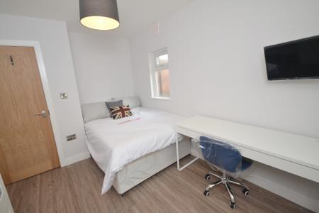 5 bedroom Terraced House to let in Moseley Road, Fallowfield, Manchester, M14