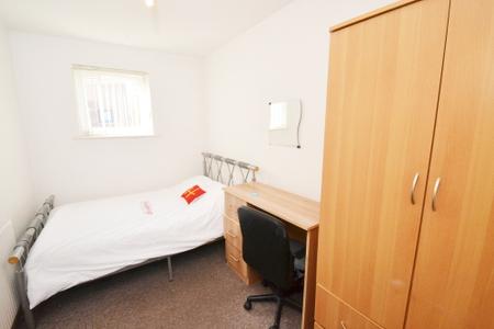 5 bedroom Town house to let in Plymouth View, Ardwick, Manchester, M13