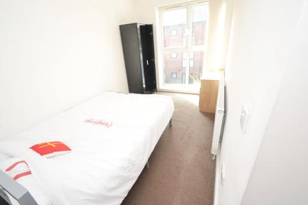 5 bedroom Town house to let in Plymouth View, Ardwick, Manchester, M13