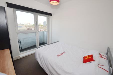 5 bedroom Town house to let in Plymouth View, Ardwick, Manchester, M13