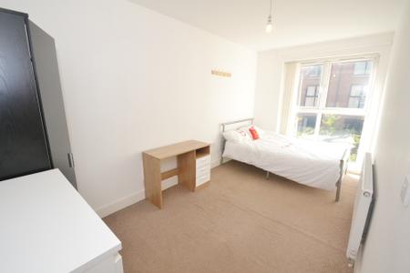 5 bedroom Town house to let in Plymouth View, Ardwick, Manchester, M13