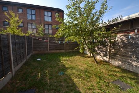 5 bedroom Town house to let in Plymouth View, Ardwick, Manchester, M13