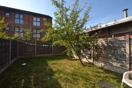 5 bedroom Town house to let in Plymouth View, Ardwick, Manchester, M13