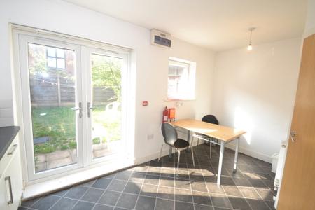 5 bedroom Town house to let in Plymouth View, Ardwick, Manchester, M13