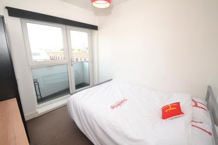 5 bedroom Town house to let in Plymouth View, Ardwick, Manchester, M13