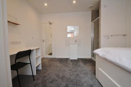 3 bedroom Terraced House to let in Thorn Grove, Fallowfield, Manchester, M14