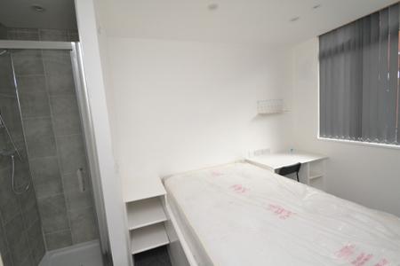 3 bedroom Terraced House to let in Thorn Grove, Fallowfield, Manchester, M14