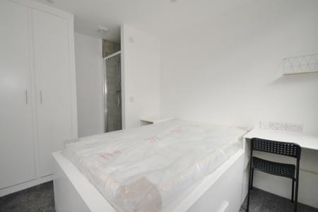 3 bedroom Terraced House to let in Thorn Grove, Fallowfield, Manchester, M14