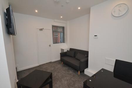 3 bedroom Terraced House to let in Thorn Grove, Fallowfield, Manchester, M14