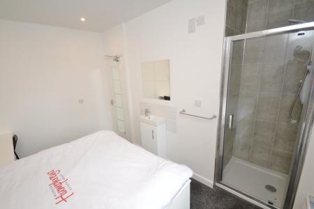 3 bedroom Terraced House to let in Thorn Grove, Fallowfield, Manchester, M14