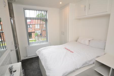 3 bedroom Terraced House to let in Thorn Grove, Fallowfield, Manchester, M14
