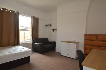 7 bedroom Terraced House to let in Albion Road, Fallowfield, Manchester, M14