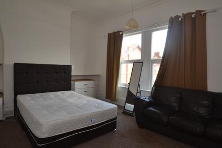 7 bedroom Terraced House to let in Albion Road, Fallowfield, Manchester, M14