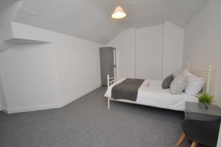 5 bedroom Terraced House to let in Cawdor Road, Fallowfield, Manchester, M14