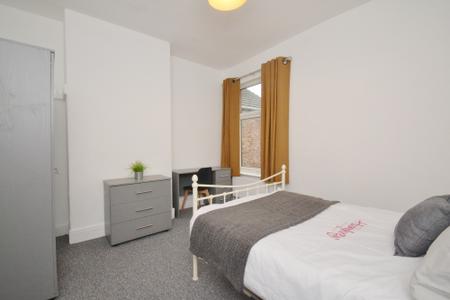 5 bedroom Terraced House to let in Cawdor Road, Fallowfield, Manchester, M14