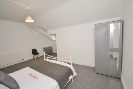 5 bedroom Terraced House to let in Cawdor Road, Fallowfield, Manchester, M14