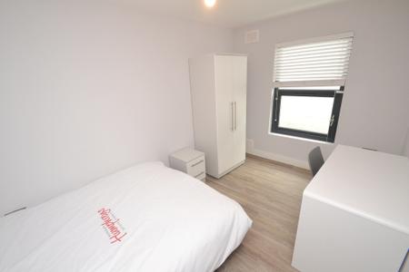 6 bedroom Flat to let in Standish Road, Fallowfield, Manchester, M14