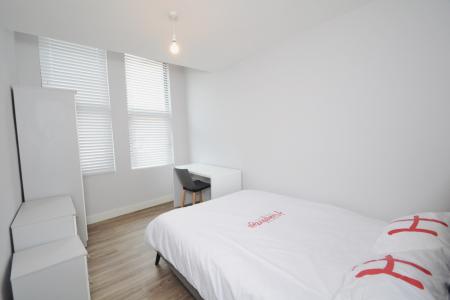 6 bedroom Flat to let in Standish Road, Fallowfield, Manchester, M14