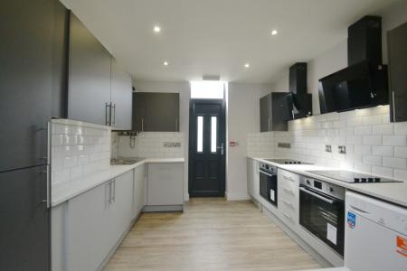 6 bedroom Flat to let in Standish Road, Fallowfield, Manchester, M14
