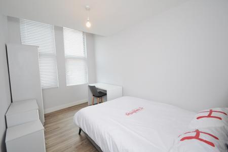 6 bedroom Flat to let in Standish Road, Fallowfield, Manchester, M14