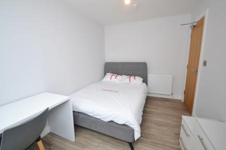 6 bedroom Flat to let in Standish Road, Fallowfield, Manchester, M14