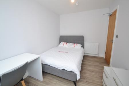 6 bedroom Flat to let in Standish Road, Fallowfield, Manchester, M14