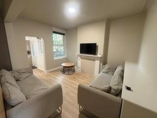 6 bedroom End of terrace house to let in Lausanne Road, Withington, Manchester, M20